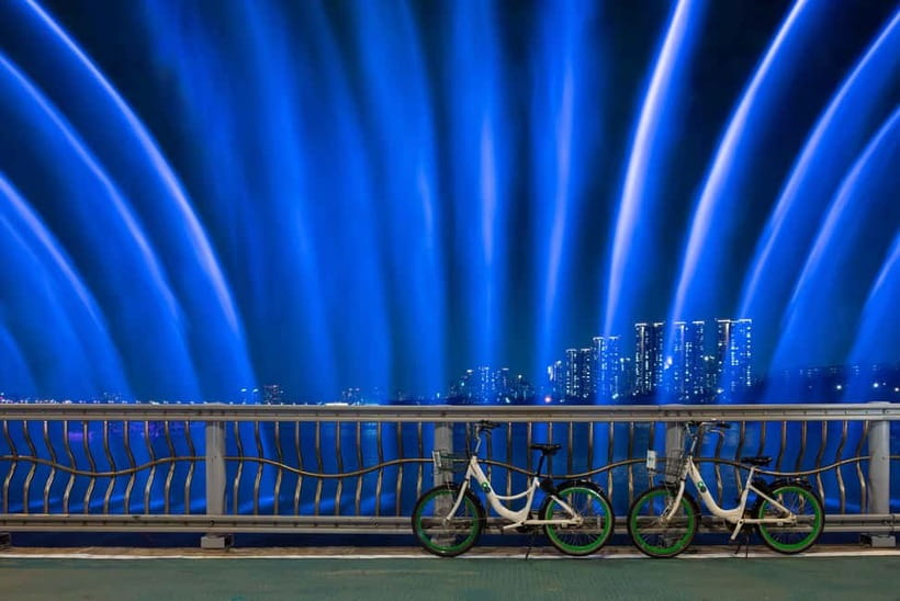 Seoul: Han River Sunset Bike Tour with Rainbow Fountain Show - The guide makes the difference