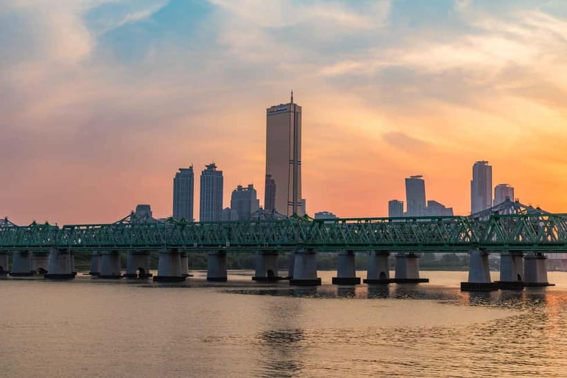 Seoul: Han River Sunset Bike Tour with Rainbow Fountain Show - Starting in Yeouido Hangang Park