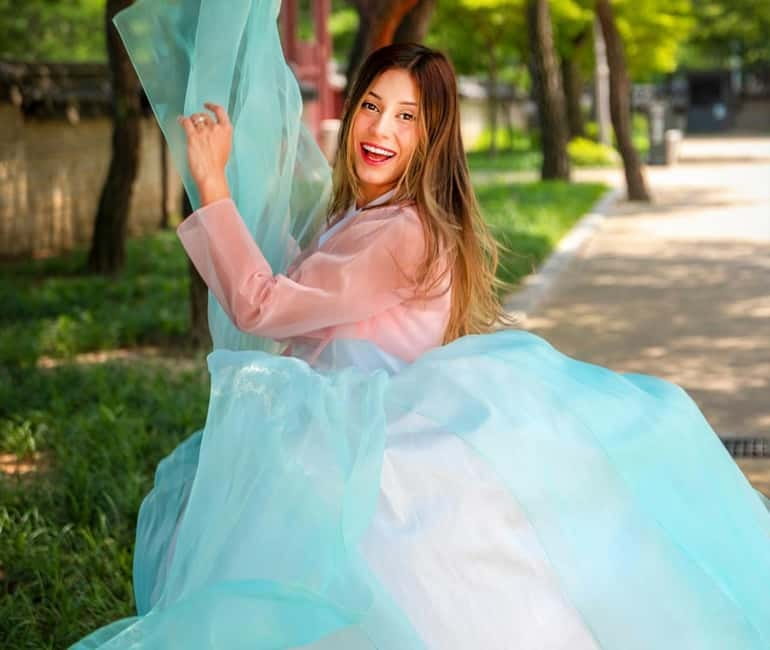 Seoul: Hanbok Photo Tour at Gyeongbokgung Palace - Hair styling and what to wear underneath