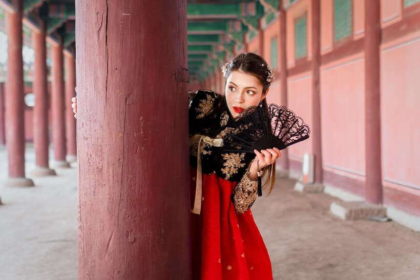 Seoul: Hanbok Rental with Gyeongbokgung Palace Entry - Walking through Bukchon Hanok Village