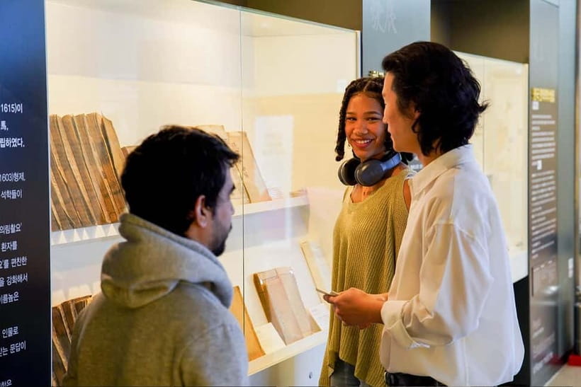 Seoul: Herbal Tea Class & Korean Medicine Tour - Walking into the K-medi Center and TKM Museum