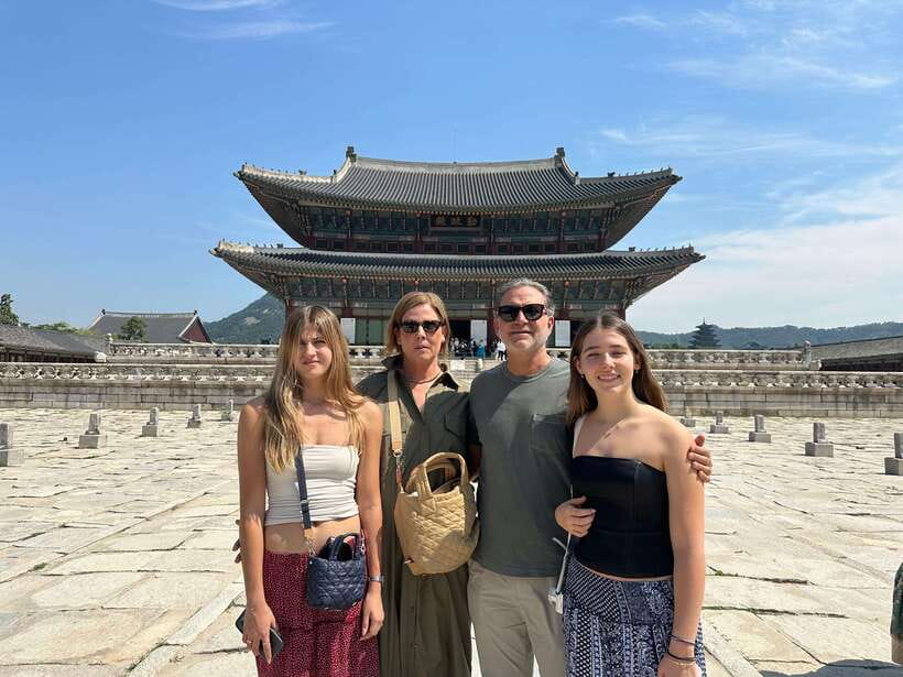Seoul Highlights: Gyeongbok Palace, Insadong & N Seoul Tower - Gwanghwamun and the royal guard ceremony