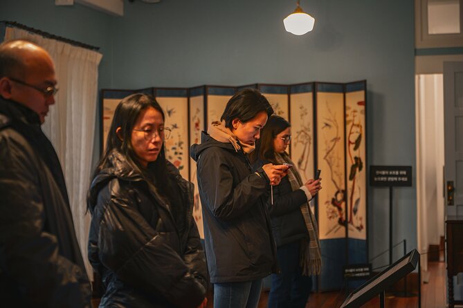 Seoul History Tour: Dark Past & Market Street Flavors - Walking, weather, and practical comfort