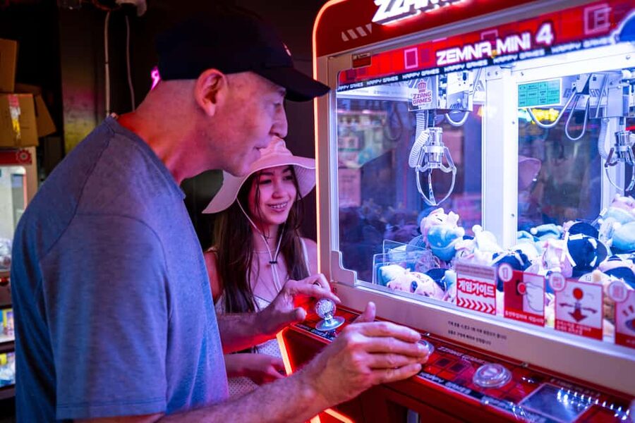 Seoul: Hongdae, Animation&Game, Theme Cafe Walking Tour - JS Store and Hongdae Main Street