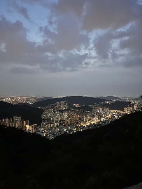 Seoul: Inwangsan Sunset Hike with Guide - Sunset, snacks, and the lantern-lit return