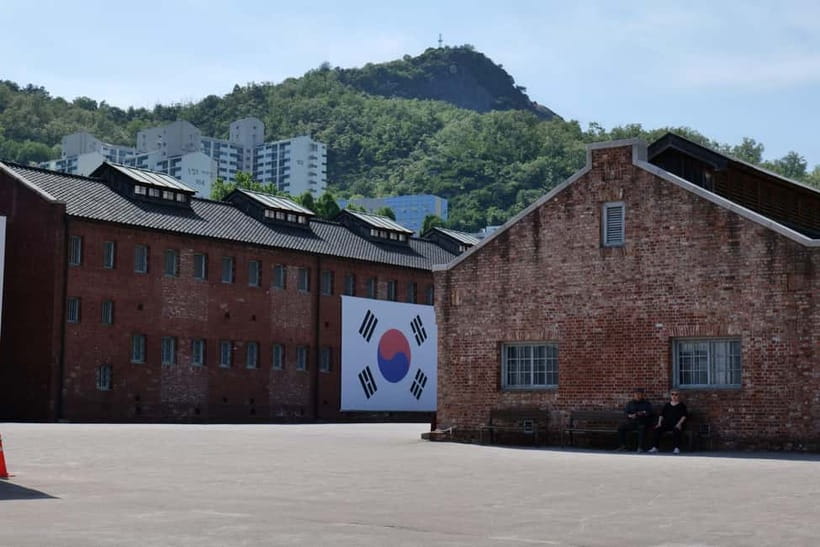 Seoul: Korea Dark History Tour at Seodaemun Prison - Entering the Seodaemun Prison History Hall