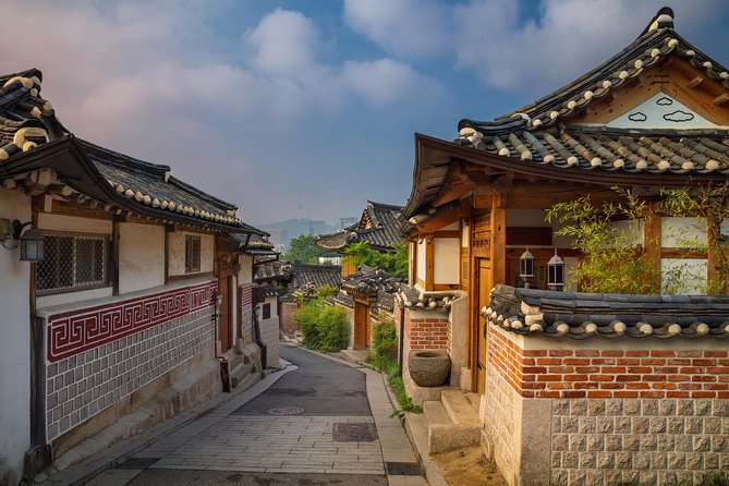 Seoul Like a Local: Private & Personalized Experience (2-3 hours) - Choosing between old Seoul and modern Seoul