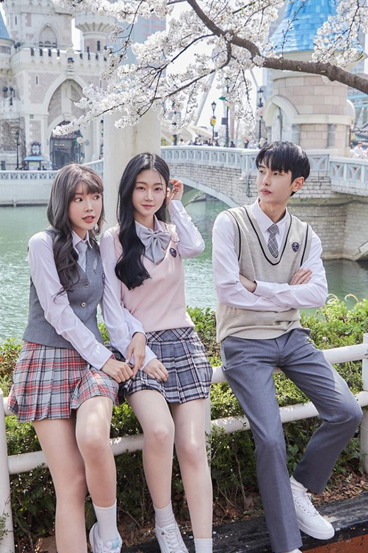 Seoul: Lotte World 1 Day Pass & Korean School Uniform Rental - What a full day at Lotte World includes