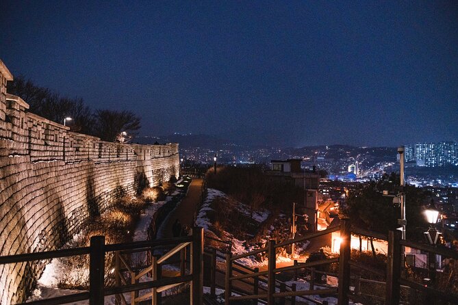 Seoul moonlight walking tour with local historian - Naksan Park and the story of Seoul’s capital