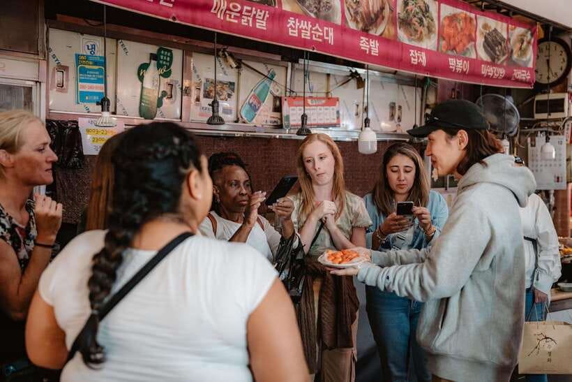 Seoul: Night Market Food Tour with Local Guide - Entering Gwangjang Market after dark