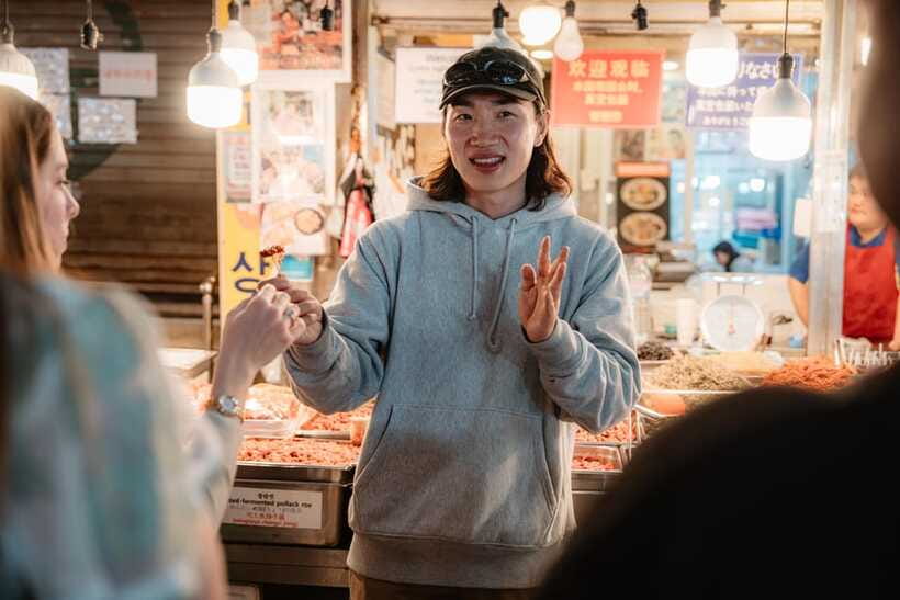 Seoul: Night Market Food Tour with Local Guide - Drinks, etiquette, and Korean drinking games
