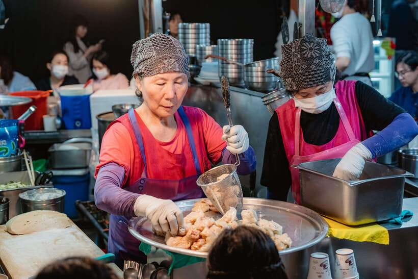Seoul: Night Market Food Tour with Local Guide - Practical details for a smooth night