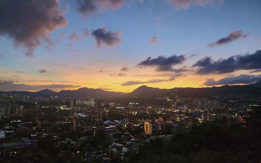Seoul Night Tour: Naksan Park & Hidden Jems - Eungbongsan Mountain and the wide city view