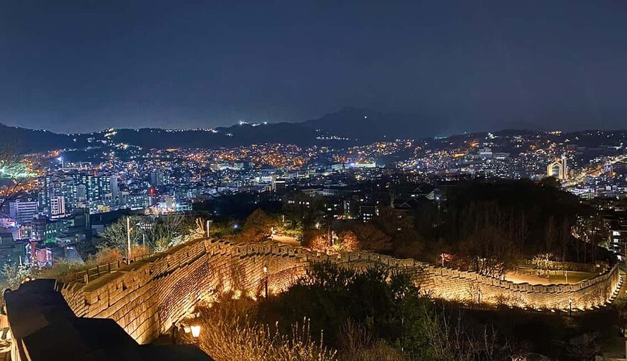 Seoul Night Tour: Naksan Park & Hidden Jems - How the two stops fit together