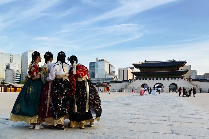 Seoul Night Tour with Han River Cruise and Gyeongbokgung Palace - Gyeongbokgung Palace gives the day a grand opening