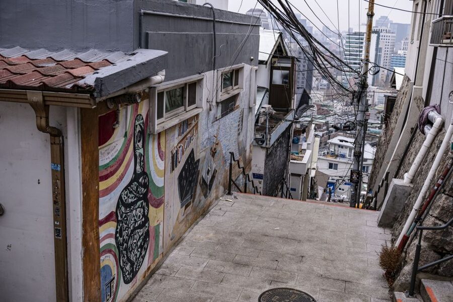 Seoul: Nighttime Hidden Gems Walking Tour - Ihwa Mural Village and the story of the moon village