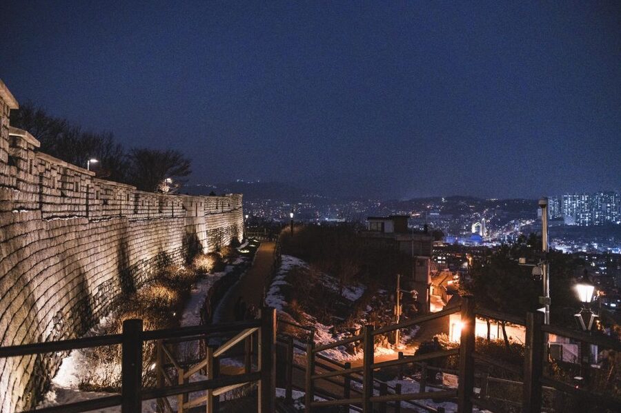 Seoul: Nighttime Hidden Gems Walking Tour - Hanyang City Wall after dark