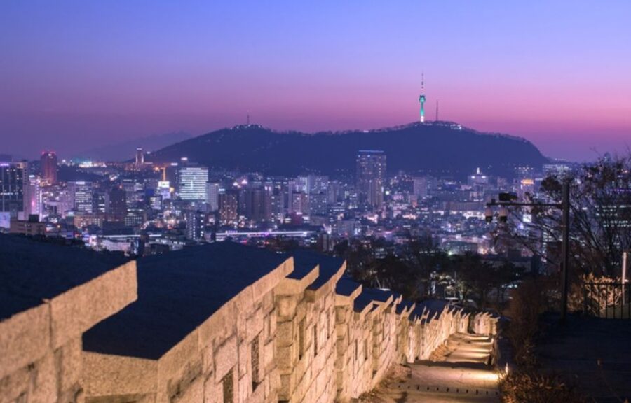 Seoul: Nighttime Tour of Palace, Market, Naksan Park & More - Gwangjang Market: start with Seoul on a plate