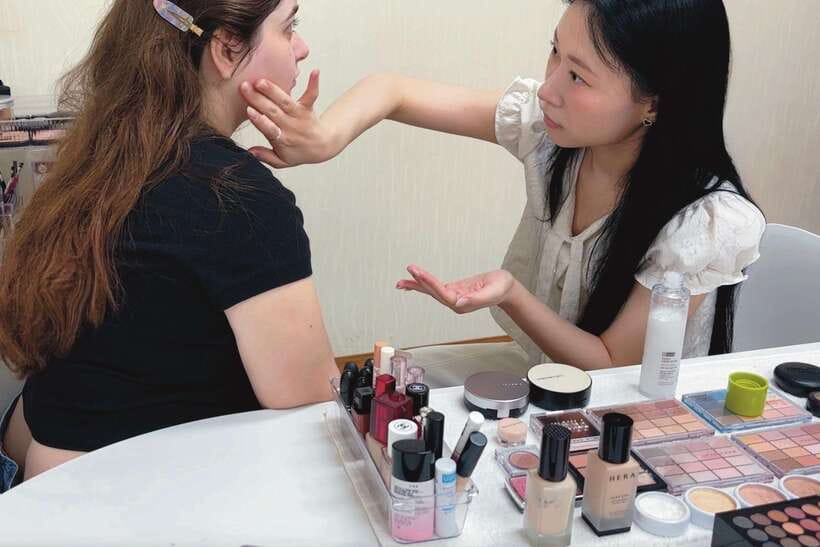 Seoul: Personalized Korean-style Makeup Experience - Full Makeup or A Guided Lesson?