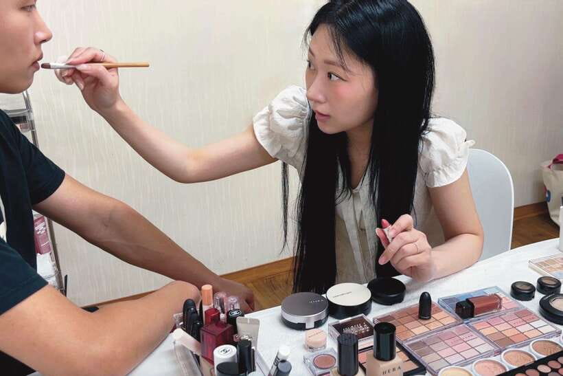 Seoul: Personalized Korean-style Makeup Experience - Learning Eyeliner for Your Own Eye Shape