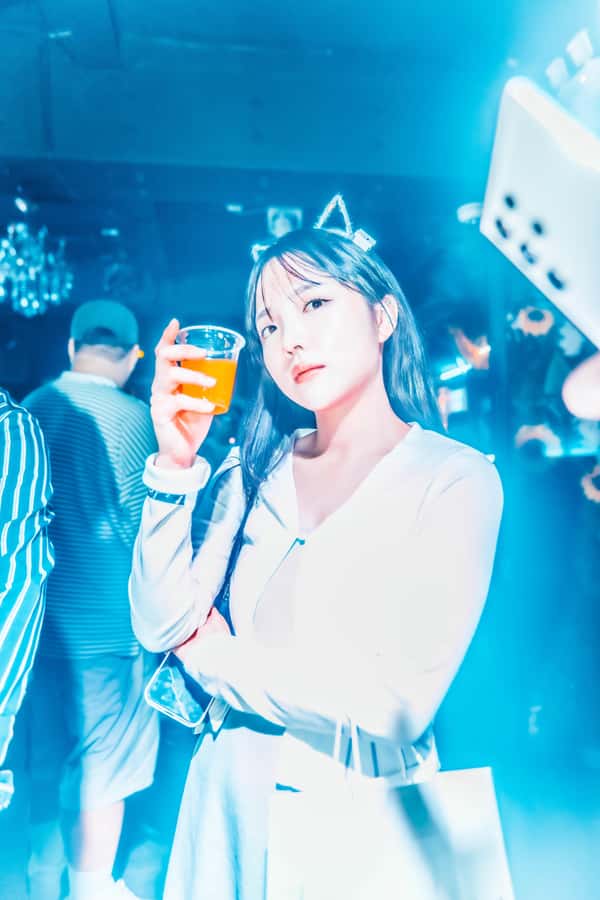 Seoul: Premium Pub Crawl with Open Bottles - Meeting the hosts and joining the group