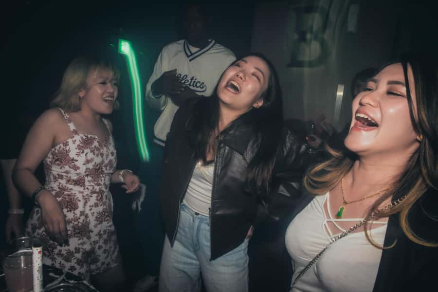 Seoul: Premium Pub Crawl with Open Bottles - Dress rules and what to bring