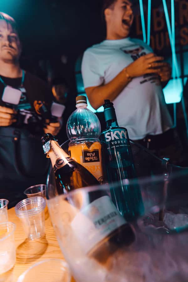 Seoul: Premium Pub Crawl with Open Bottles - Itaewon or Hongdae: choosing the right Seoul nightlife zone