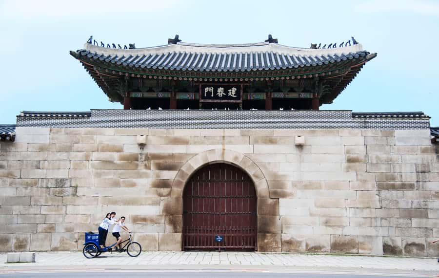 Seoul Private Pedicab Tour : Bukchon Anguk Hanok Village - Seochon’s Smaller Streets and Local Stops