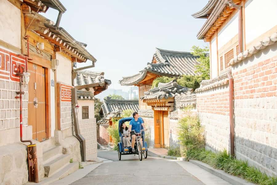 Seoul Private Pedicab Tour : Bukchon Anguk Hanok Village - Bukchon Hanok Village by Pedicab