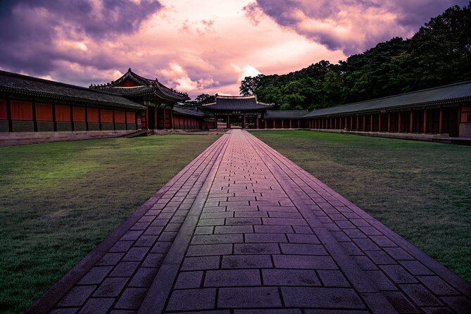 Seoul Private Tour: Palace, Bukchon, Insadong & Han River Cruise - Jogyesa Temple, a calm stop downtown