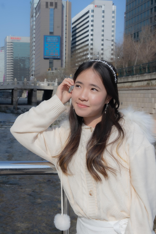 Seoul: Professional Photoshoot choose your location - Picking between old Seoul and modern Seoul
