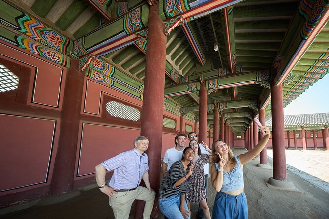 Seoul Royal Palace,Bukchon Hanok Village & Gwangjang Market Feast - The Blue House and a view of modern Korea