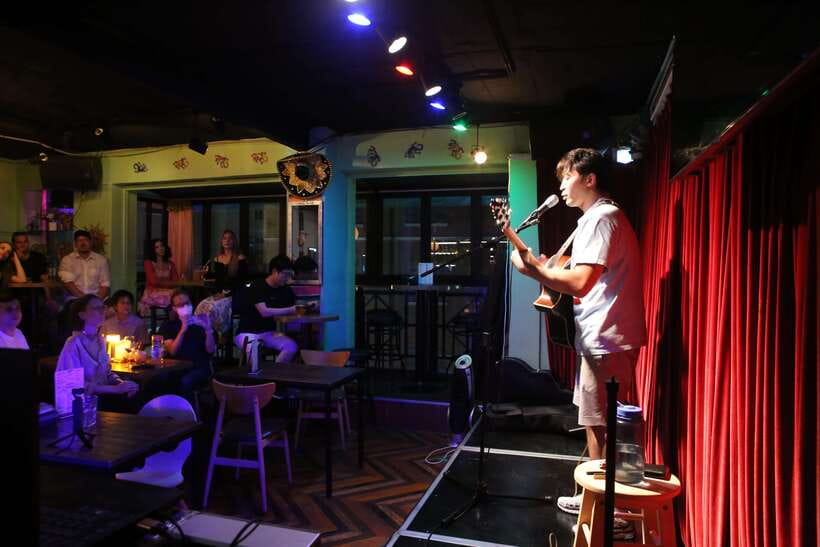 Seoul’s Stars: Open Mic with Local & International Talent - Taco Amigo and the open mic room