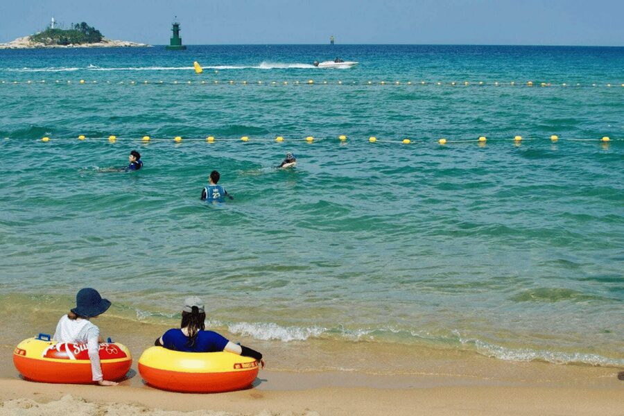 Seoul: Sokcho beach, market, hot spring and Seorak Cable Car - Sokcho Tourist and Fishery Market: spend your meal money wisely