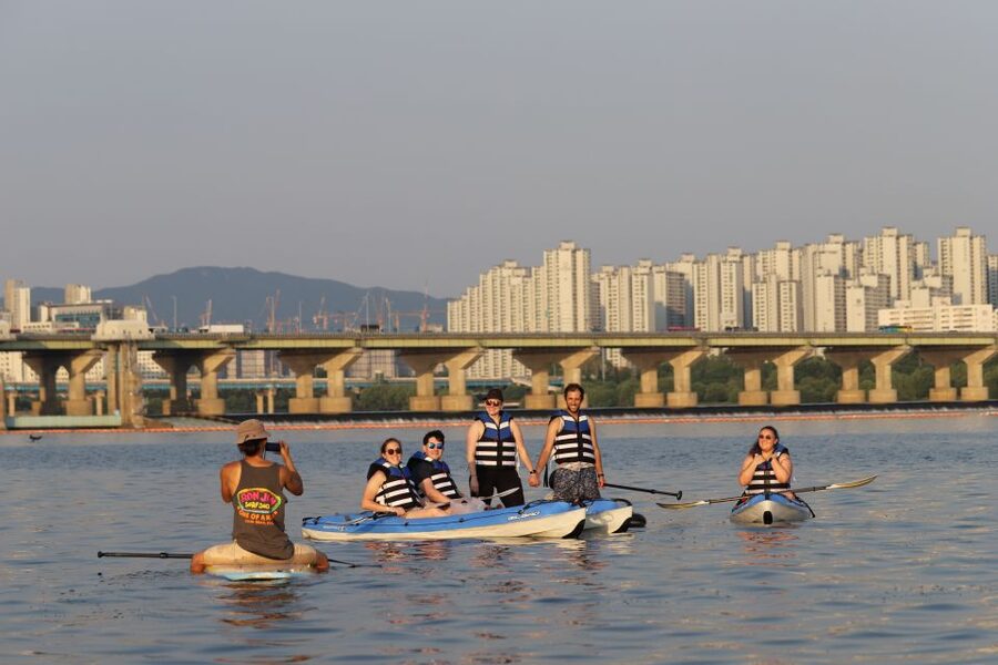 Seoul: Stand Up Paddle Board (SUP) & Kayak in Han River - Ninety minutes of paddling and skyline views