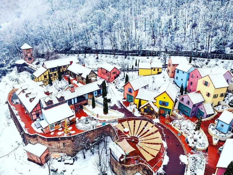 Seoul: Strawberry Picking & Eobi Ice Valley & Nami Island - What to pack for a Korean winter day