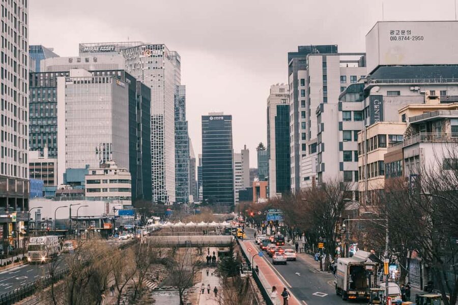 Seoul: Street Photoshoot and Hidden Gem History Walking Tour - Cheonggyecheon at sunset