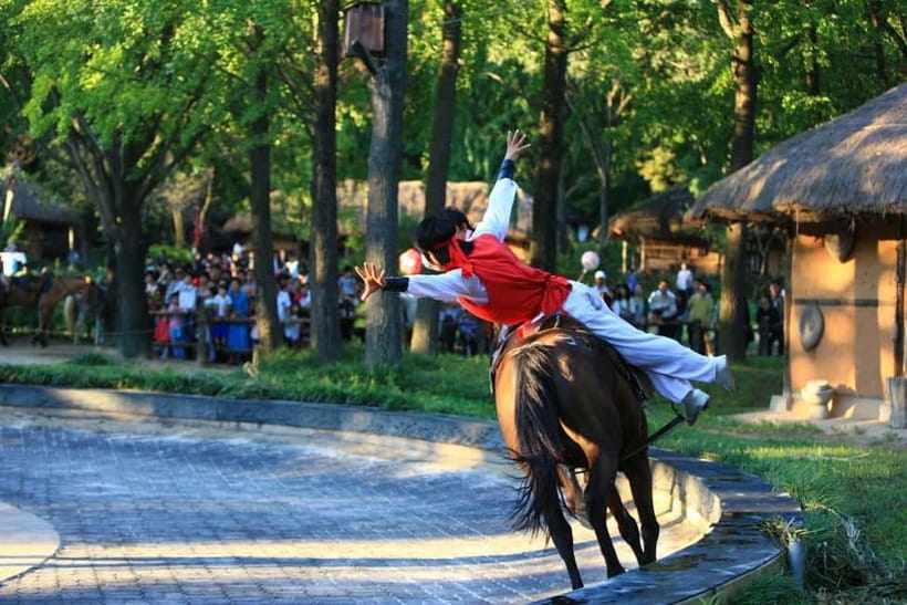 Seoul: Suwon Hwaseong Fortress & Korean Folk Village Tour - Guides who shape the experience