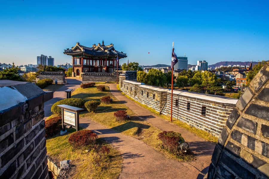Seoul : Suwon Hwaseong Fortress+Starfield Library+Waujeongsa - Who will get the most from this tour?