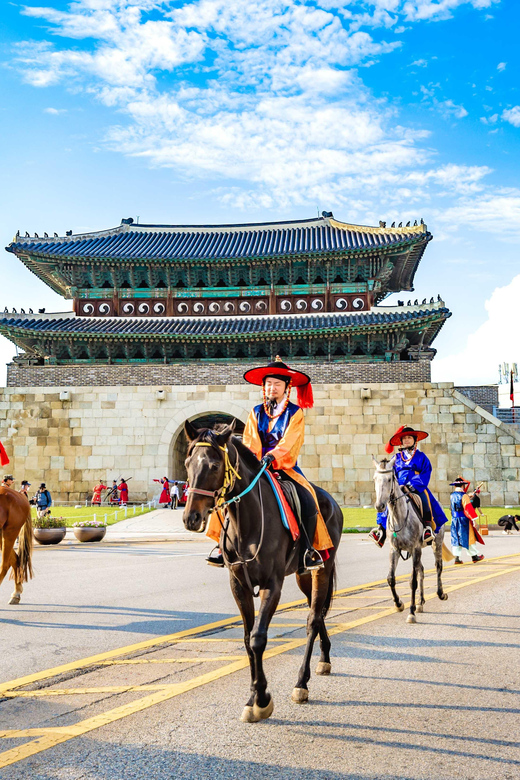 Seoul: The 62nd Suwon Hwaseong Cultural Festival Day Tour - September 28: the hanbok and Royal Parade day