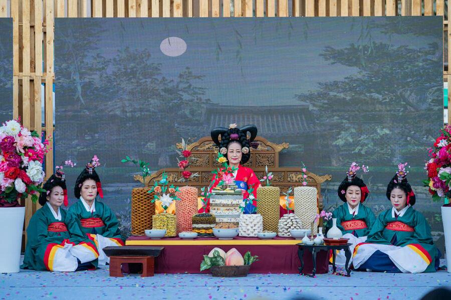 Seoul: The 62nd Suwon Hwaseong Cultural Festival Day Tour - What the guide adds to the day
