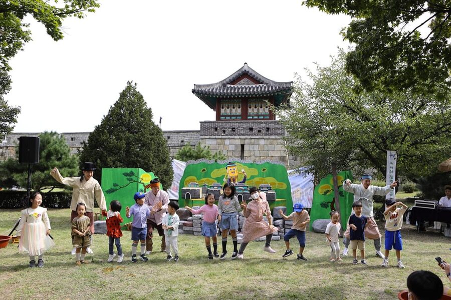 Seoul: The 62nd Suwon Hwaseong Cultural Festival Day Tour - What the $15 price really covers