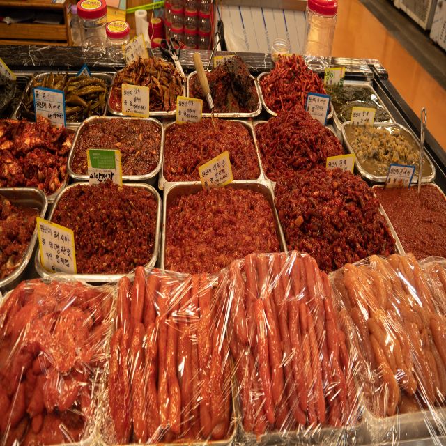 Seoul: The Biggest Sea-food Noryangjin Market Tour - Seasonal sashimi and spicy fish stew