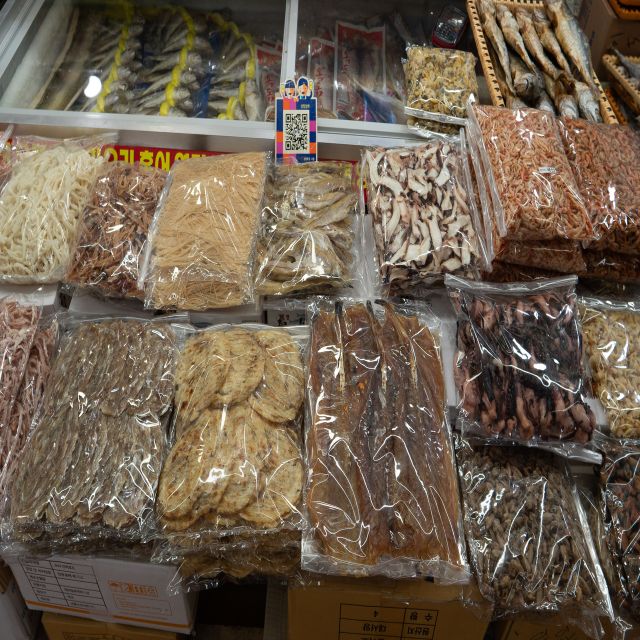 Seoul: The Biggest Sea-food Noryangjin Market Tour - What the guides add
