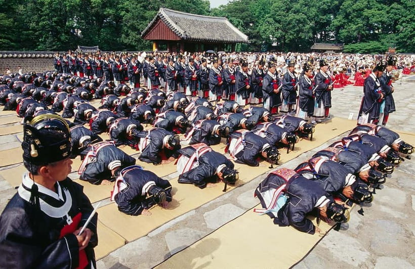 Seoul: UNESCO Sites tour: Palace, Shrine & Bukchon Village - The full-day route to Suwon