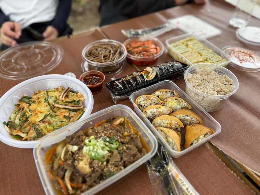 Seoul: Urban Nature Bike Tour along Han River - A local market and a more ordinary side of Seoul