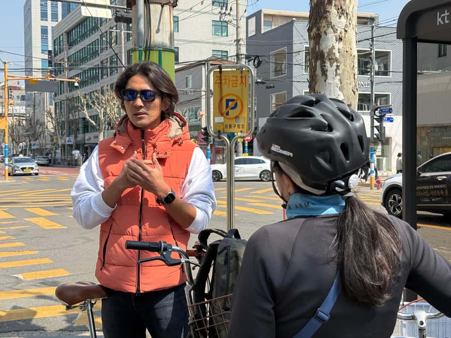 Seoul: Urban Nature Bike Tour along Han River - Ending with an optional Han River picnic