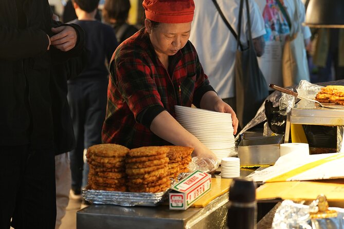 Seoul Vegan & Vegetarian Gwangjang Market Food Tour (11 Tastings) - What Jungho adds beyond food