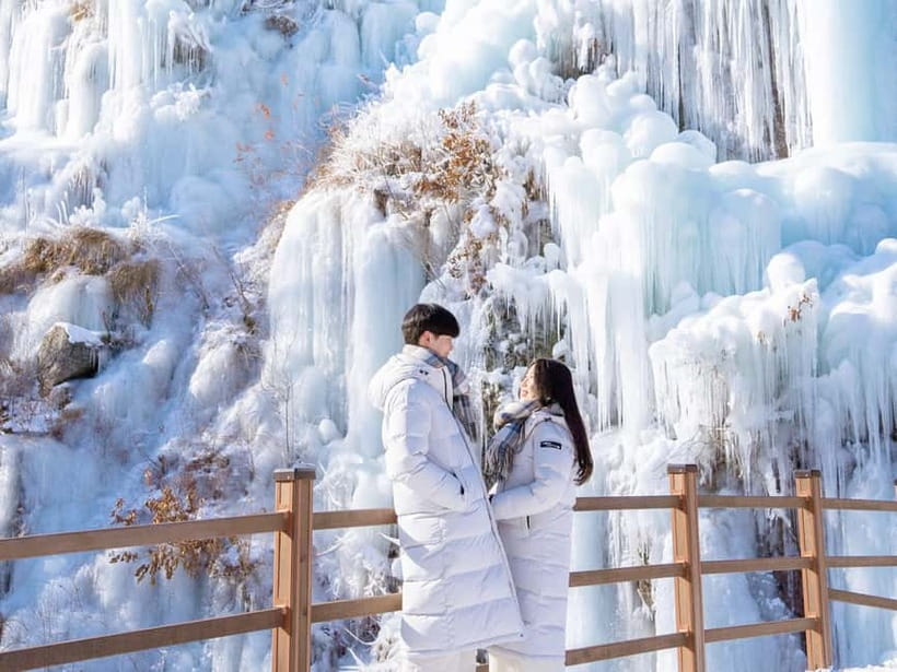 Seoul: Vivaldi Park Winter Ski with Eobi Ice Valley Day Tour - Eobi Ice Valley in a 40-minute visit