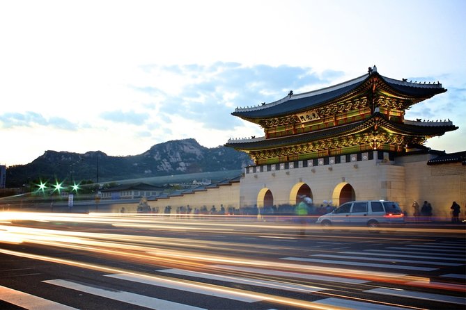 Signature Seoul : Netflix Sites, Street Food & N Seoul Tower - A full day that connects Seoul’s main eras